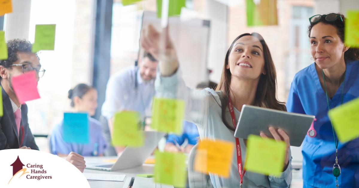 A teacher uses sticky notes as part of an innovative teaching method, representing methods that can help students apply caregiver training in a better way.